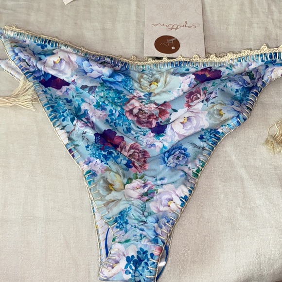 Two piece bikini - Picture 2 of 7